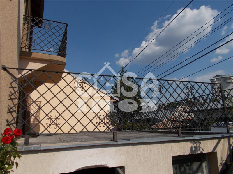 Comision 0 -Vanzare casa P+1 semicentral in Targoviste