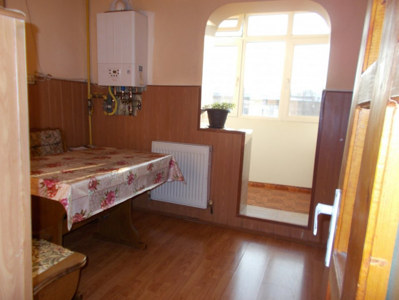 Comision 0 - apartament 3 camere, decomandat, micro 11 Targoviste