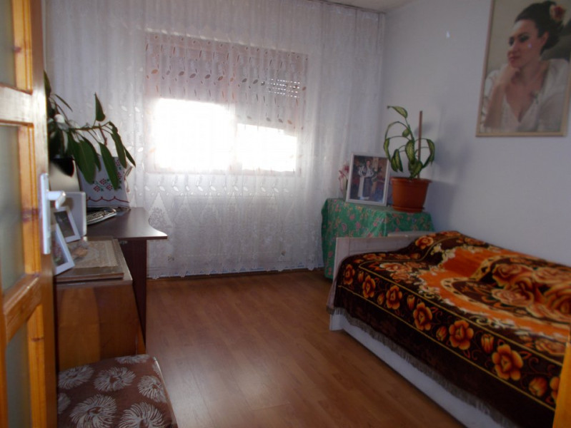 Comision 0 - apartament 3 camere, decomandat, micro 11 Targoviste