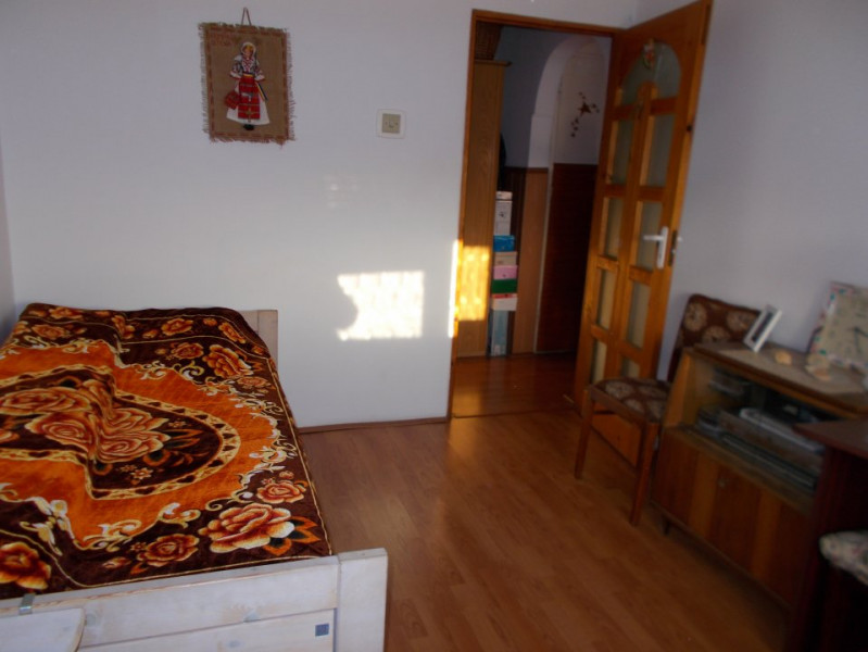 Comision 0 - apartament 3 camere, decomandat, micro 11 Targoviste