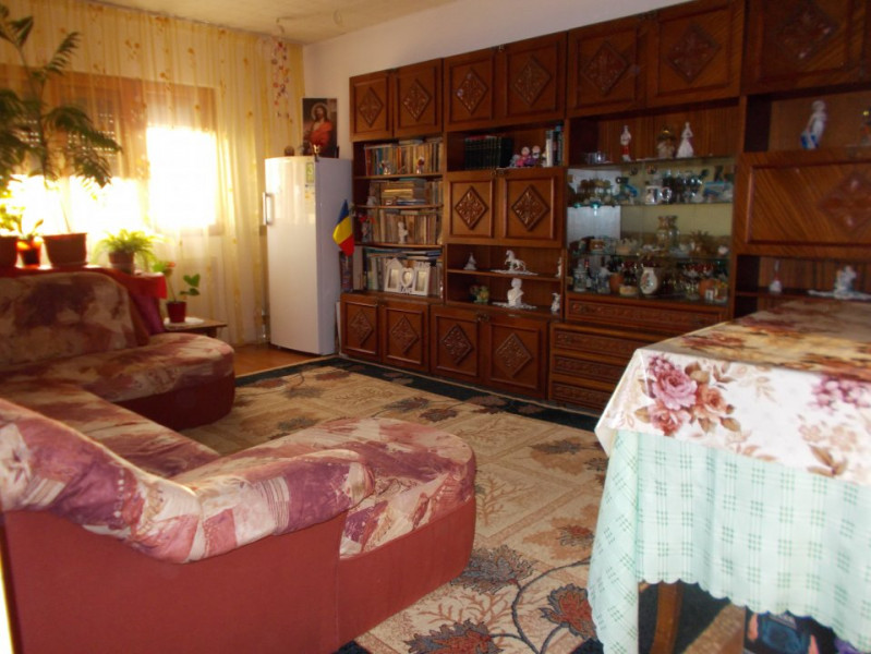 Comision 0 - apartament 3 camere, decomandat, micro 11 Targoviste