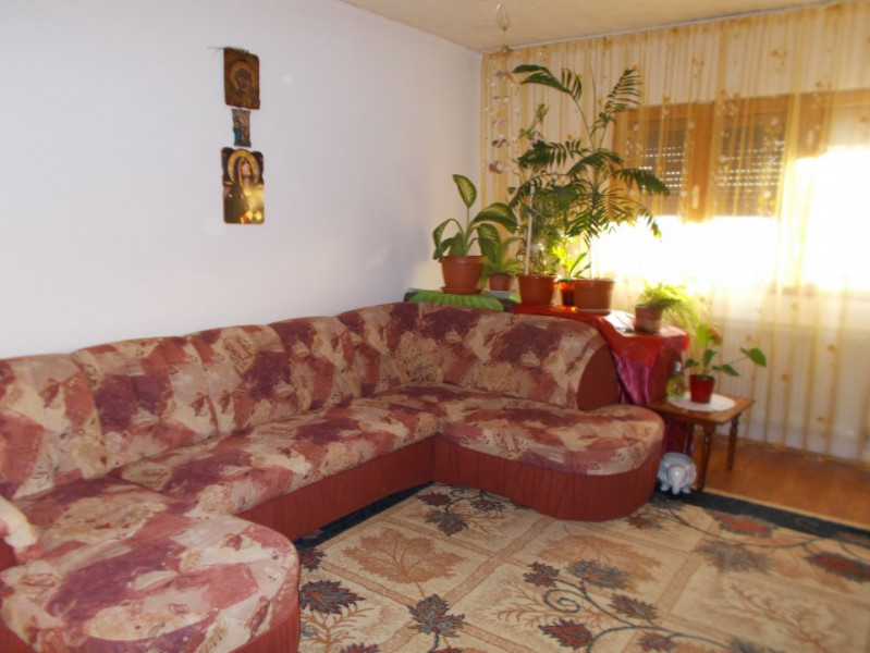 Comision 0 - apartament 3 camere, decomandat, micro 11 Targoviste