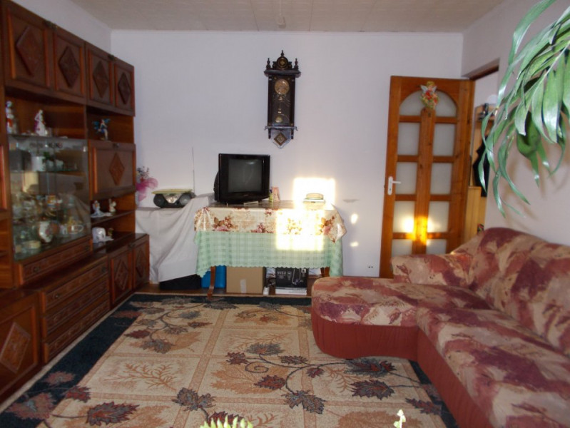 Comision 0 - apartament 3 camere, decomandat, micro 11 Targoviste