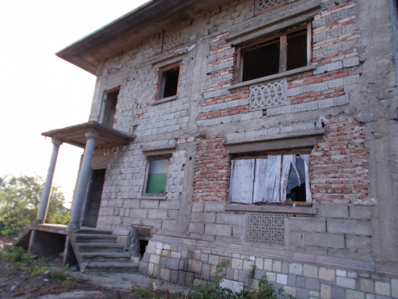Comision 0 - Vânzare teren/casă tip conac pe Aleea Mănăstirii, jud. Dâmbovița