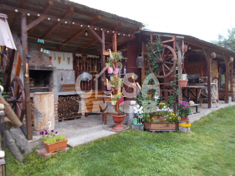 COMISION 0-Vanzare casă rustică în Voinești, jud. Dâmbovița