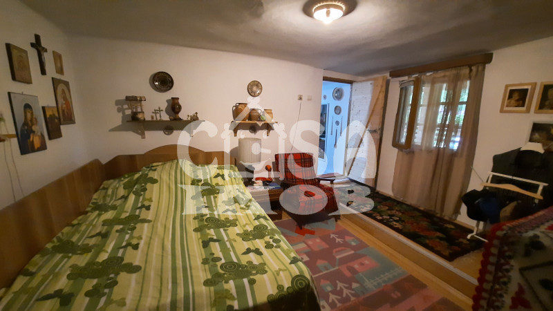 COMISION 0-Vanzare casă rustică în Voinești, jud. Dâmbovița