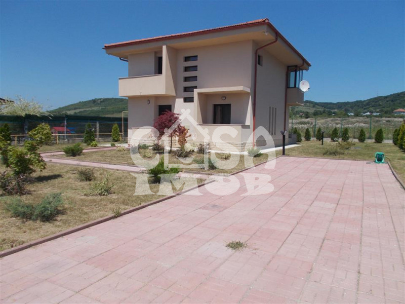 VANZARE VILA P+1  in Targoviste - Al.Manastirii Dealu