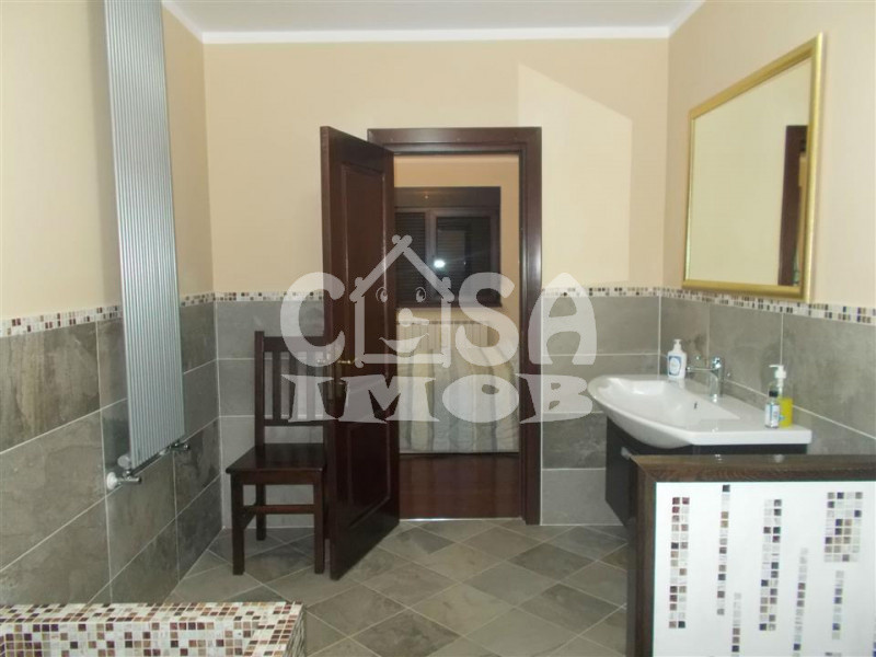 VANZARE VILA P+1  in Targoviste - Al.Manastirii Dealu