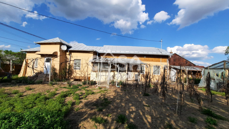 Comision 0 - Casă în centrul comunei Răzvad, judetul Dâmbovița