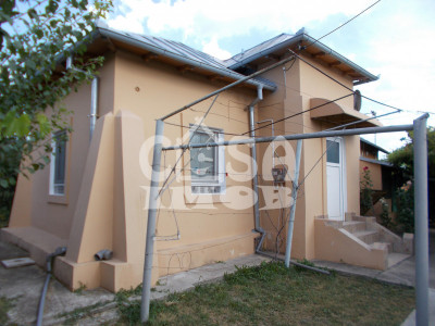 Comision 0 - Casă în centrul comunei Răzvad, judetul Dâmbovița