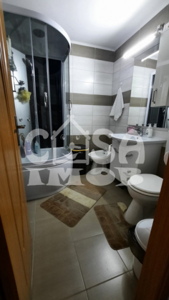 Vânzare apartament 3 camere, etaj 3 în apropiere de Mall - Târgoviște