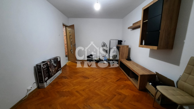 Vânzare apartament 3 camere, etaj 3 în apropiere de Mall - Târgoviște