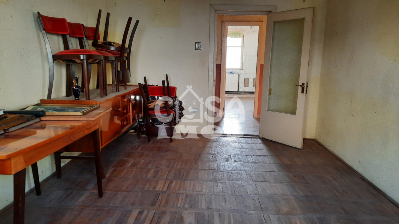 GĂEȘTI, strada Cuza Vodă, nr. 10 -  SE VINDE PEȘTERA CU SCAUNE