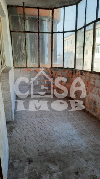 GĂEȘTI, strada Cuza Vodă, nr. 10 -  SE VINDE PEȘTERA CU SCAUNE