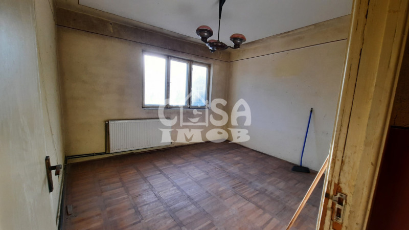 GĂEȘTI, strada Cuza Vodă, nr. 10 -  SE VINDE PEȘTERA CU SCAUNE