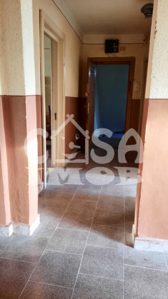 GĂEȘTI, strada Cuza Vodă, nr. 10 -  SE VINDE PEȘTERA CU SCAUNE