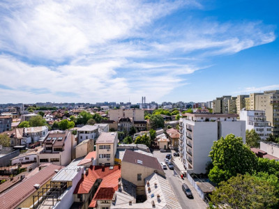 2 camere aproape de Piața Victoriei cu o vedere minunata