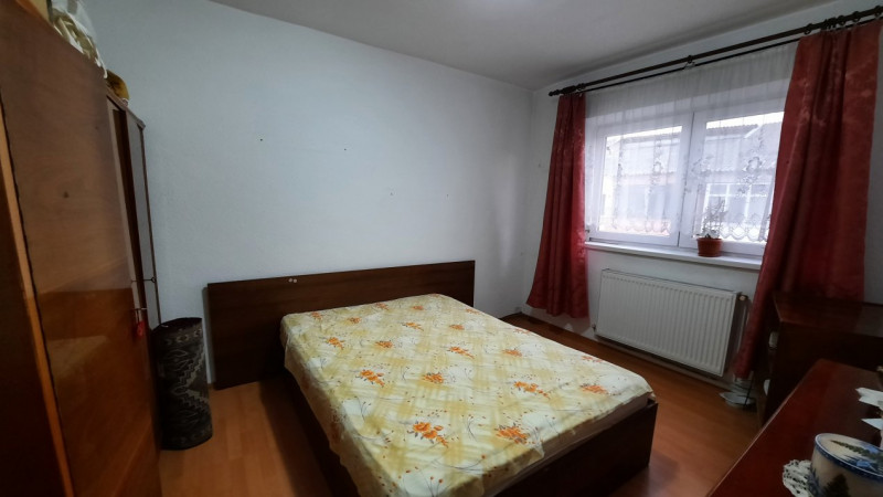 Vânzare apartament 3 camere, etaj 4, în Balaban - Târgoviște