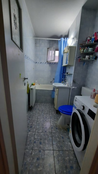 Vânzare apartament 3 camere, etaj 4, în Balaban - Târgoviște