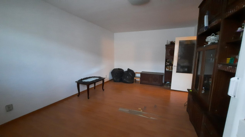 Vânzare apartament 3 camere, etaj 4, în Balaban - Târgoviște