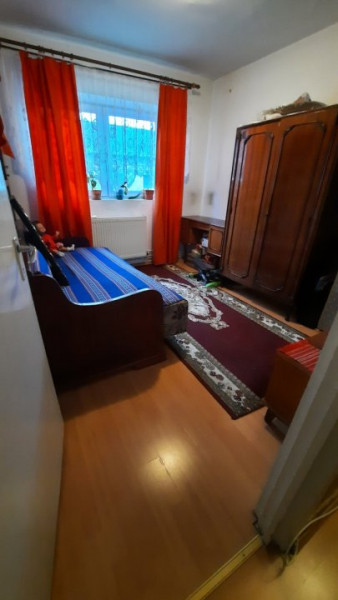 Vânzare apartament 3 camere, etaj 4, în Balaban - Târgoviște