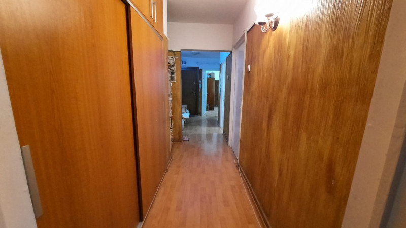 Vânzare apartament 3 camere, etaj 4, în Balaban - Târgoviște