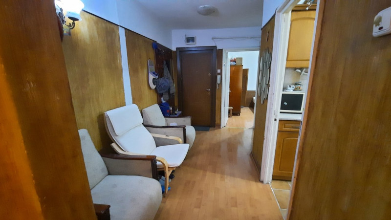 Vânzare apartament 3 camere, etaj 4, în Balaban - Târgoviște