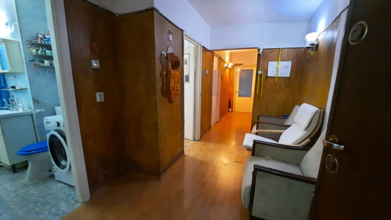 Vânzare apartament 3 camere, etaj 4, în Balaban - Târgoviște