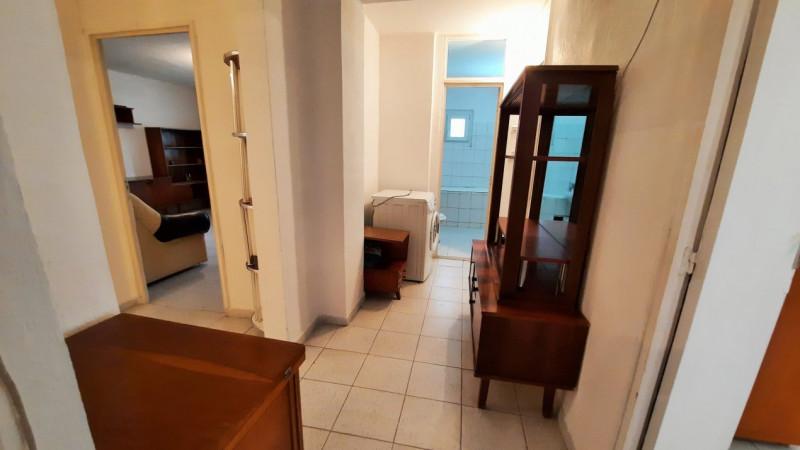 Comision 0 - Vânzare apartament 3 camere, etaj 1, micro 3 Târgoviște