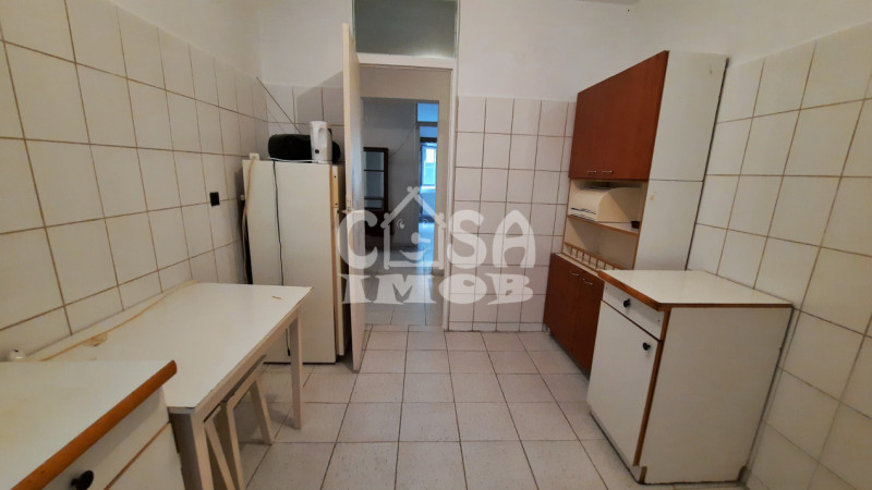 Comision 0 - Vânzare apartament 3 camere, etaj 1, micro 3 Târgoviște