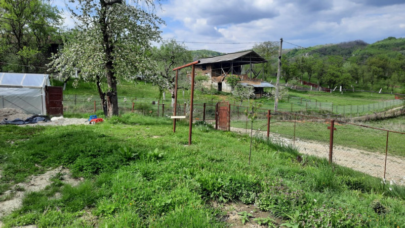 Comision 0 - Casă de vacanta+teren 4450 mp spre munte judetul Dâmbovița