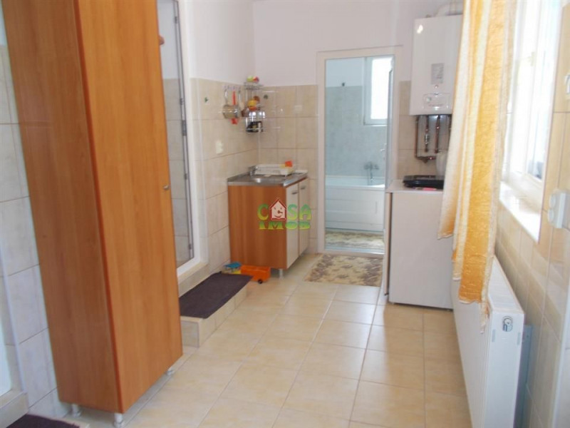 Inchiririere casa 2 camere, langa Liceul Carabella, in Targoviste