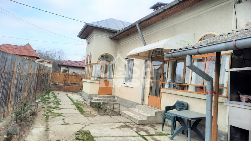 Comision 0 - Casă în centrul comunei Răzvad, judetul Dâmbovița