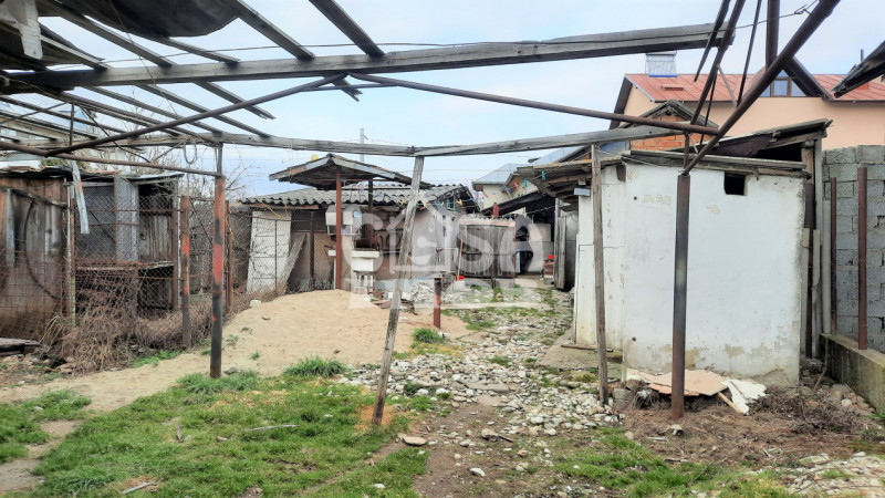 Comision 0 - Casă în centrul comunei Răzvad, judetul Dâmbovița