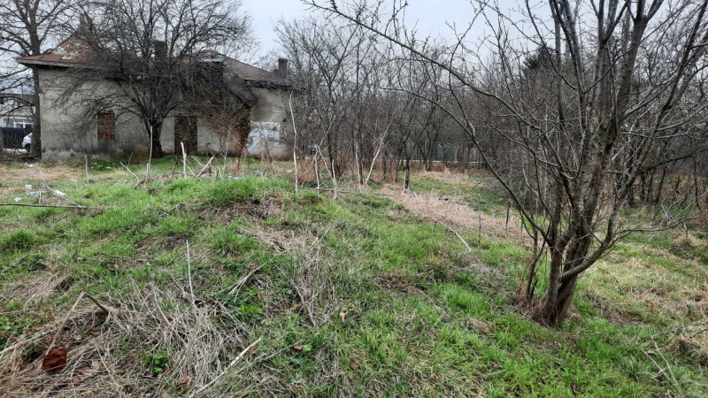 Comision 0 - Vanzare teren în sat Poroinica, com. Mătăsaru, jud. Dâmbovița