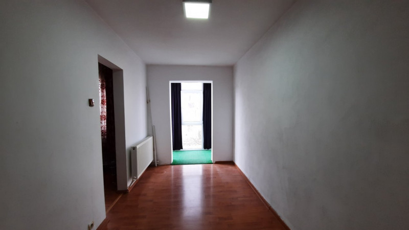 Comision 0 - Apartament  3 camere, etaj 1,  în Moreni