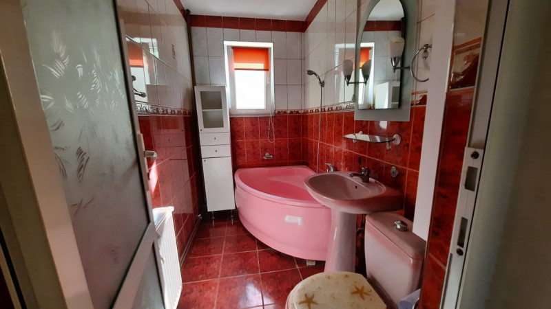 Inchiriere apartament in vila, pretabil cabinet medical, in Targoviste