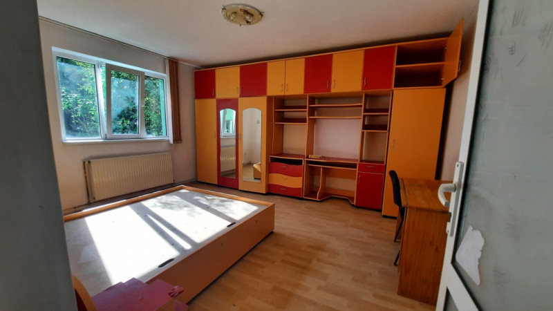 Inchiriere apartament in vila, pretabil cabinet medical, in Targoviste