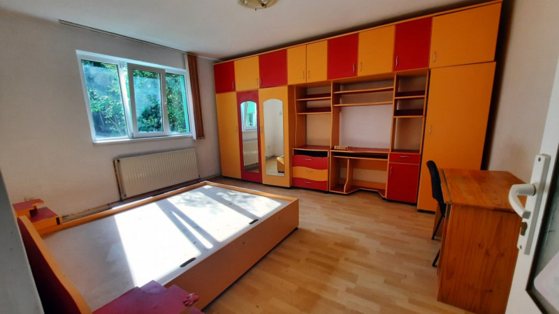 Inchiriere apartament in vila, pretabil cabinet medical, in Targoviste