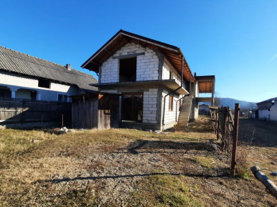 Comision 0 - Casă în centrul comunei Vulcana Pandele, judetul Dâmbovița