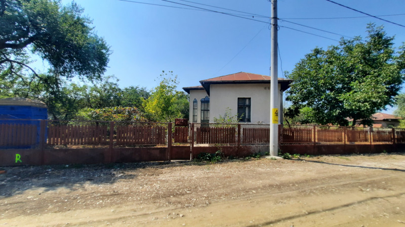 Comision 0 - Vânzare casă + teren în oraș RĂCARI, jud.Dâmbovița