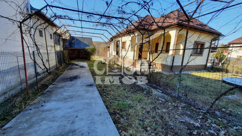 Comision 0 - Casă în Manga, central, judetul Dâmbovița