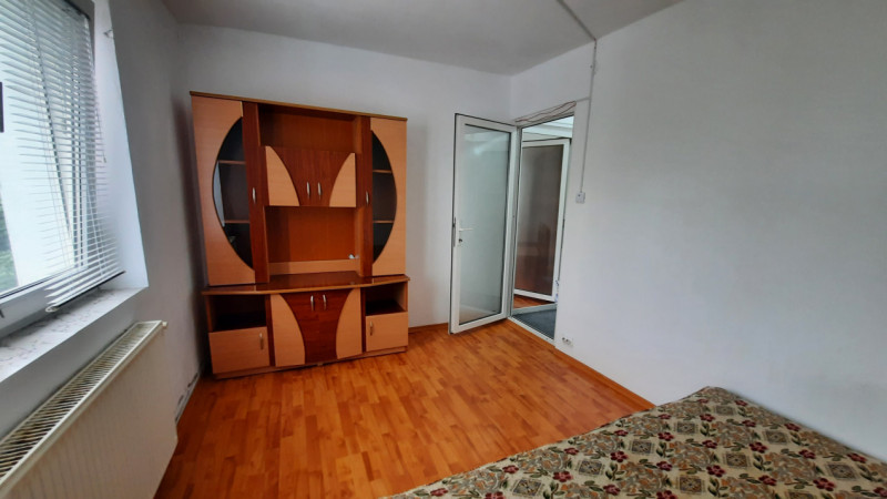 COMISION 0 - Apartament 3 camere, micro 6, etaj 3, Târgoviște