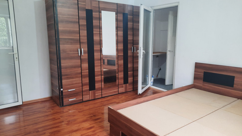 COMISION 0 - Apartament 3 camere, micro 6, etaj 3, Târgoviște