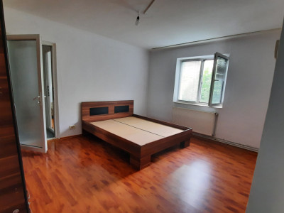 COMISION 0 - Apartament 3 camere, micro 6, etaj 3, Târgoviște