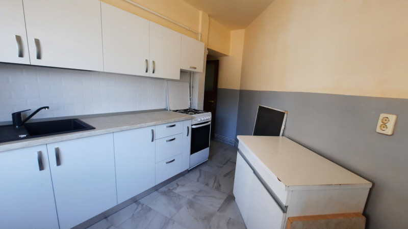 Inchiriere apartament 2 camere, central, et.1, POZIȚIE EXCELENTĂ