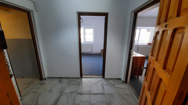 Inchiriere apartament 2 camere, central, et.1, POZIȚIE EXCELENTĂ