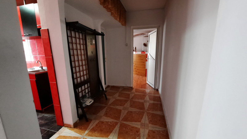 Comision 0 - Apartament  3 camere, etaj 1, confort 2,  în Moreni