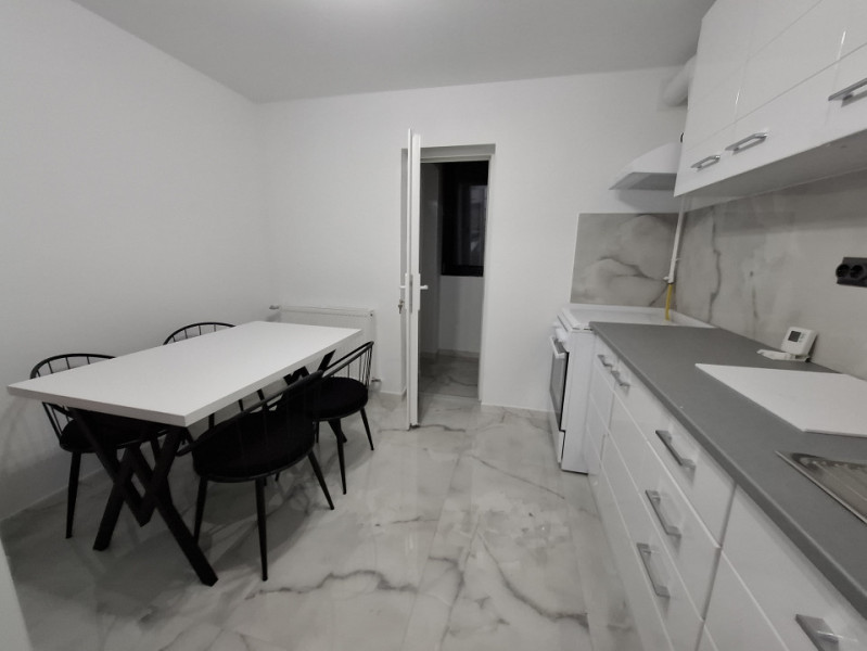 Închiriere apartament 3 camere, decomandat, micro 4 in Târgoviște