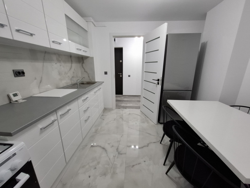 Închiriere apartament 3 camere, decomandat, micro 4 in Târgoviște